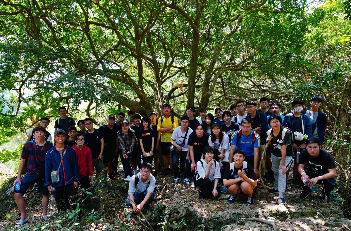 Students of the service-learning course in Sustainable Development and Service Experience learned ways to restore the natural environment and care for the Earth.