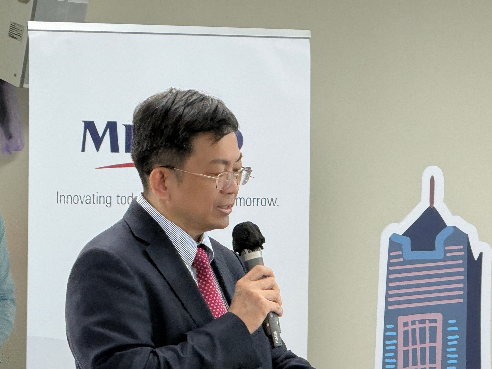 NSYSU President Chih-Peng Li delivers remarks.Image
