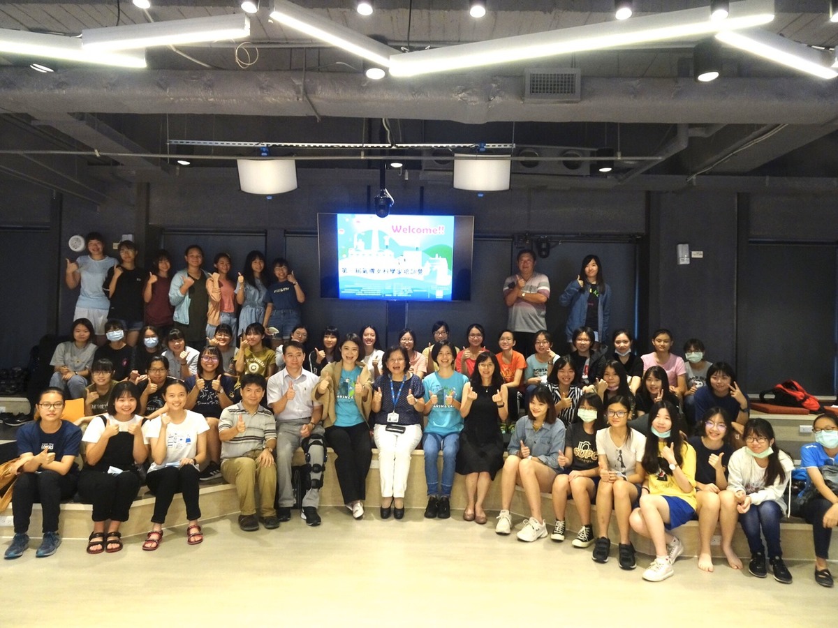The Aerosol Science Research Center organized the Female Aerosol Scientists’ Training Camp. More than 50 female high school students participated in the Camp, and gained a more comprehensive knowledge of aerosol science under the guidance of the interdisciplinary team of ASRC professors.Image