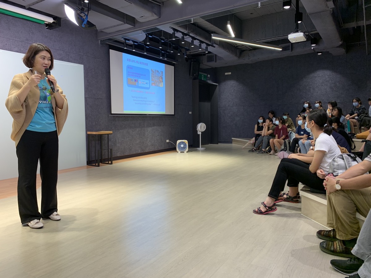Director of ASRC and Associate Professor of the Department of Chemistry Chia C. Wang (first on the left) gave a lecture on virus transmission via aerosols and its prevention.Image