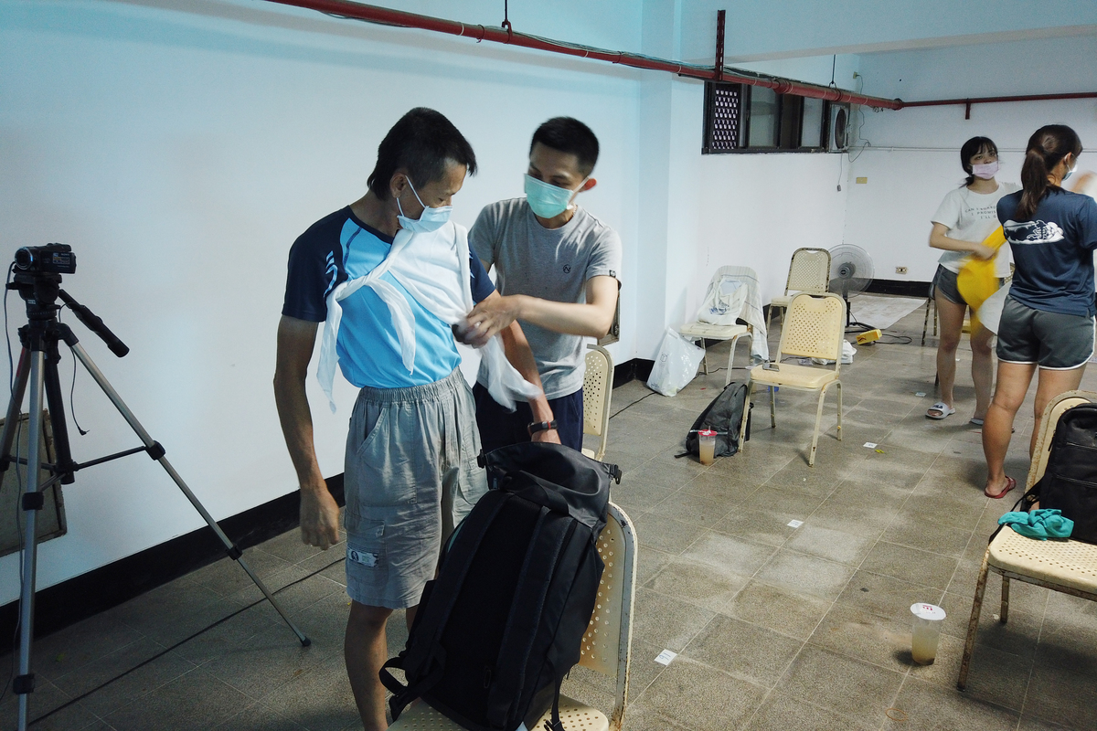Basic rescue techniques – bandaging / Photo by NSYSU