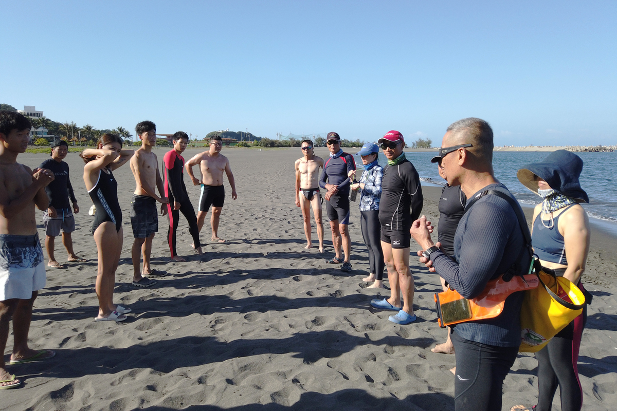 Safety briefing before training at sea / Photo by NSYSU