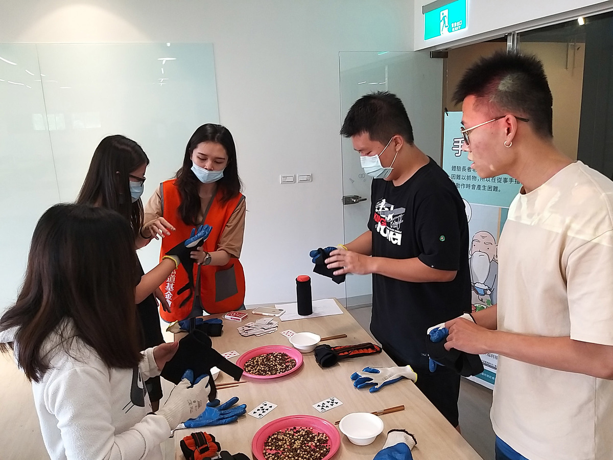 The students wore simulation gear to experience old-age problems.
