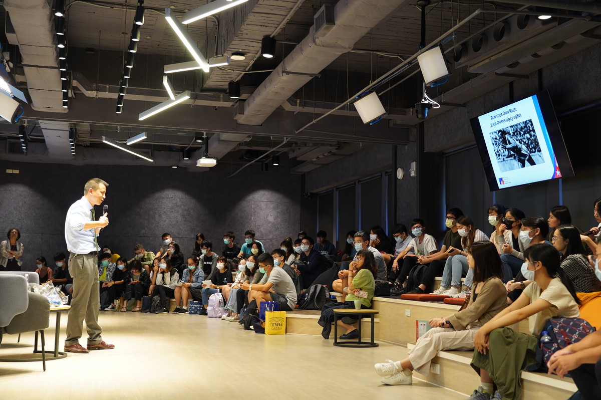 Public Affairs Officer Dr. Julius Tsai of the Kaohsiung Branch of the American Institute in Taiwan gave a speech on: “Rooting for the Underdog: Underestimated but Undaunted Heroes in American Life”.