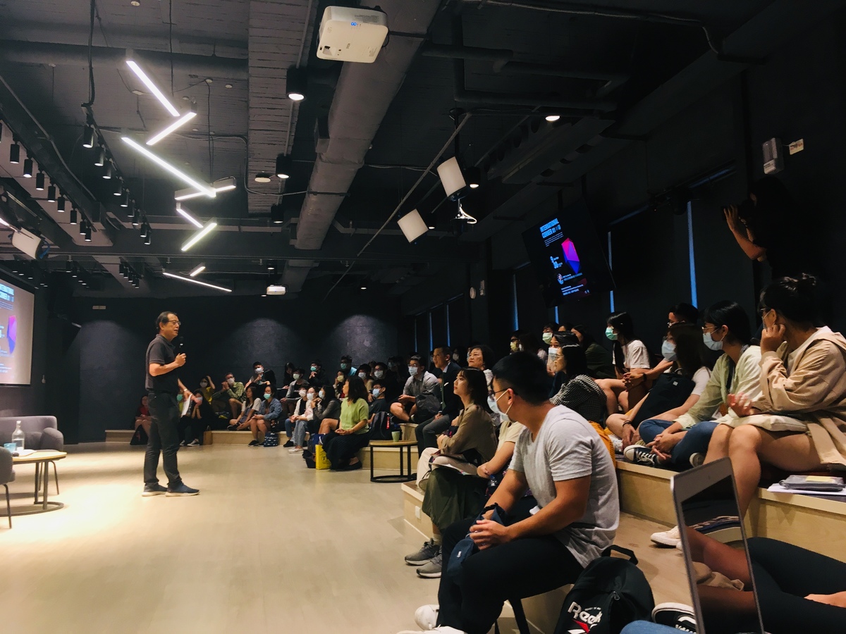 Dean of the Si Wan College Dun-Hou Tsai explained the goals of International Salon.