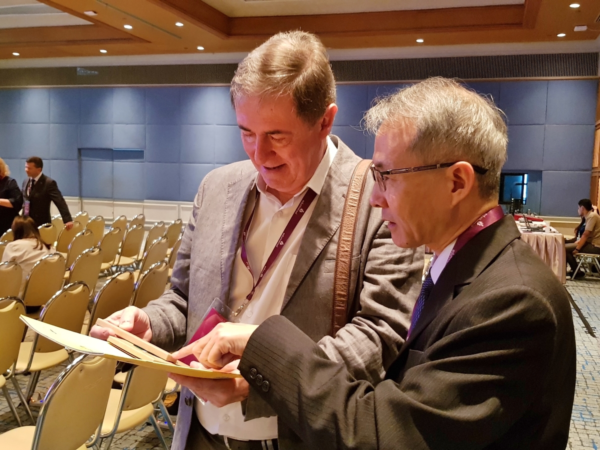 Dean Hwang represents the College of Management during the Convention